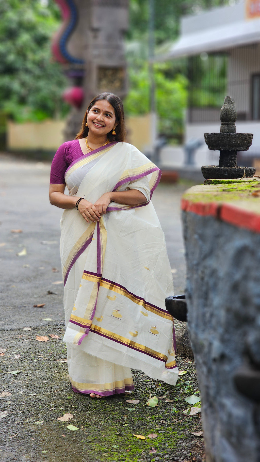 Balaramapuram Pure handloom set saree with swan motif - KM325