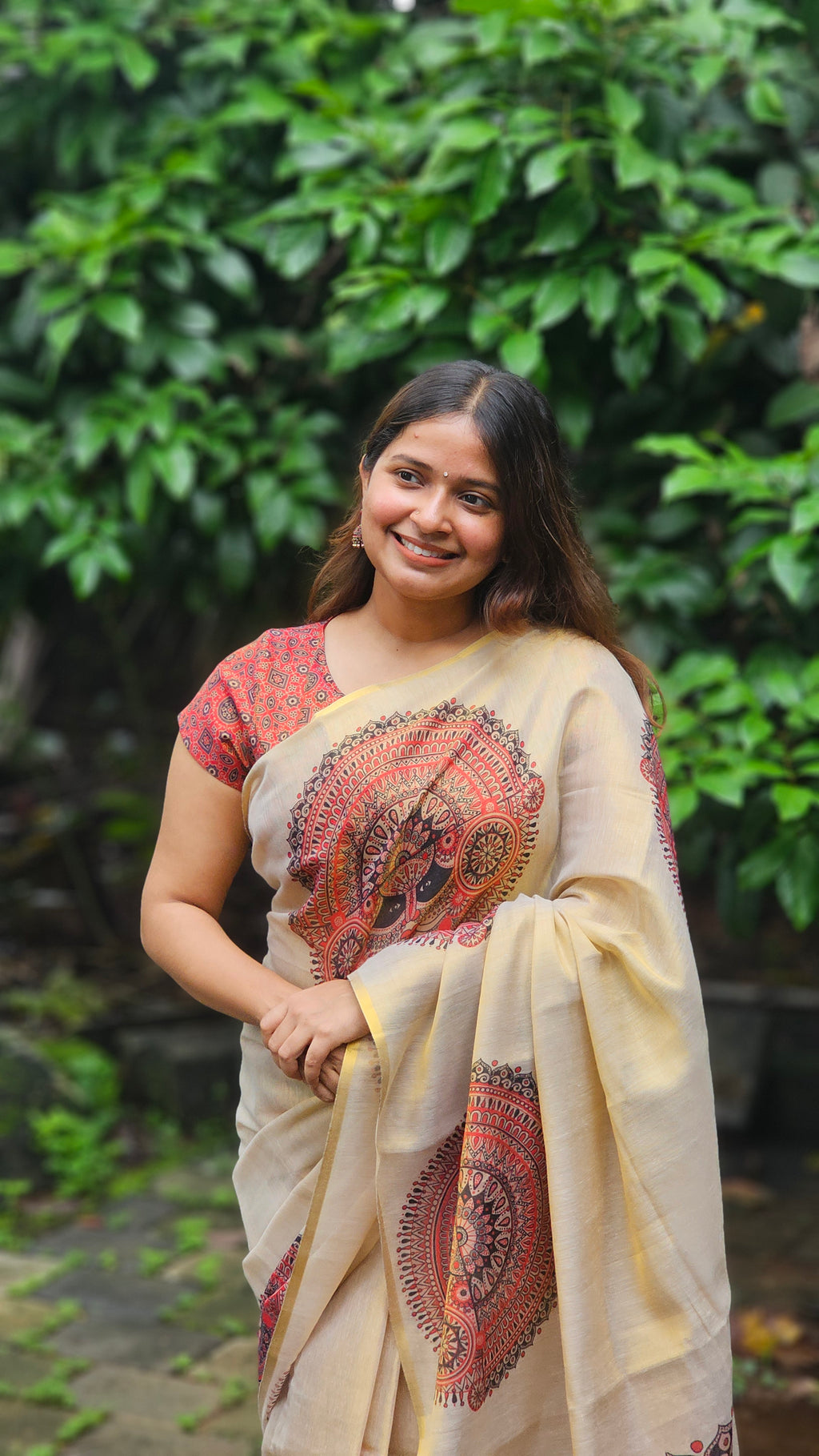 Rich mural print tissue saree with tassels - KM324