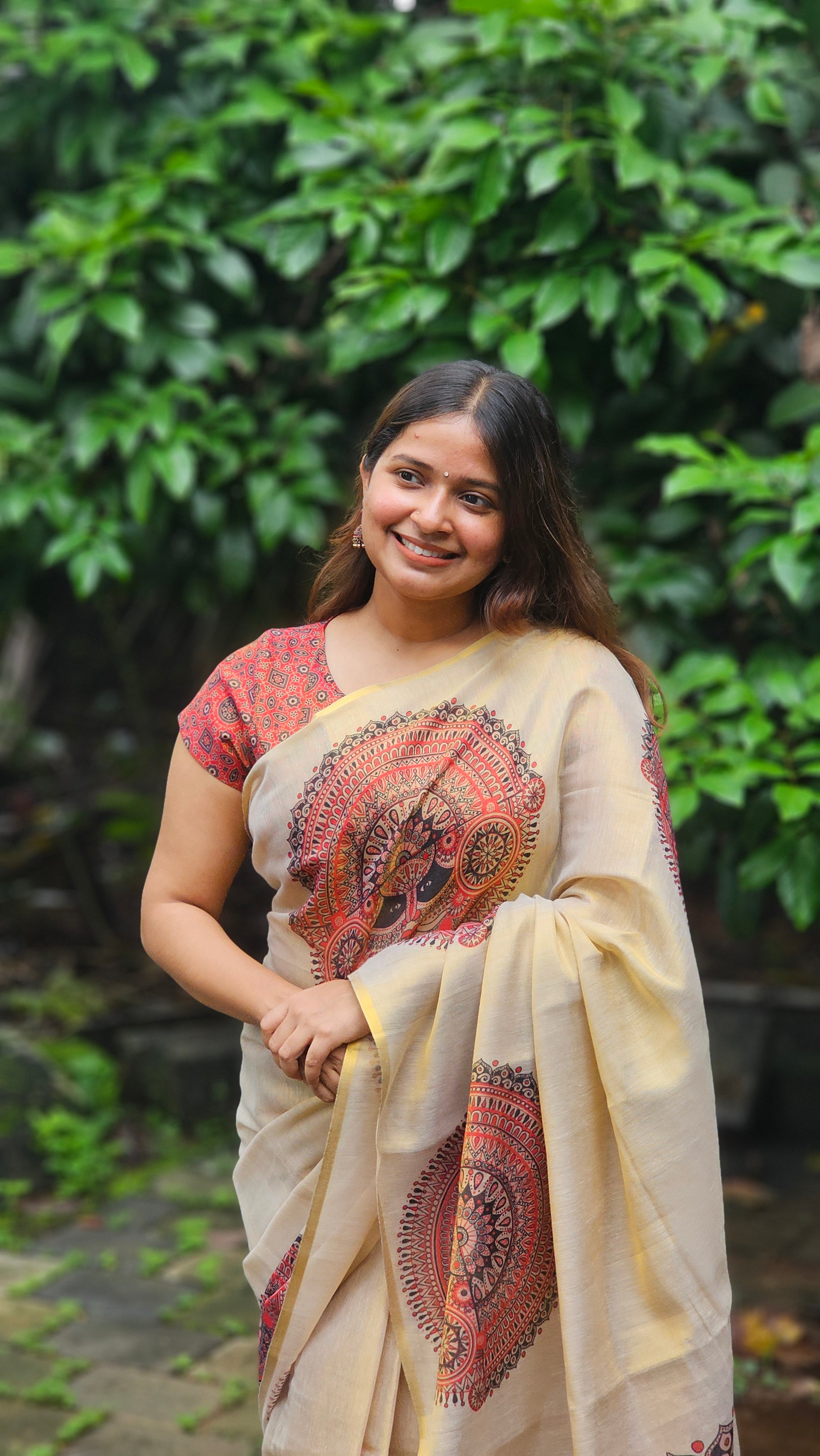 Rich mural print tissue saree with tassels - KM324