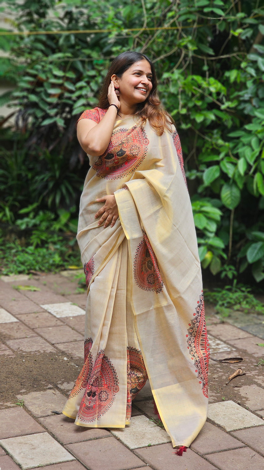 Rich mural print tissue saree with tassels - KM324