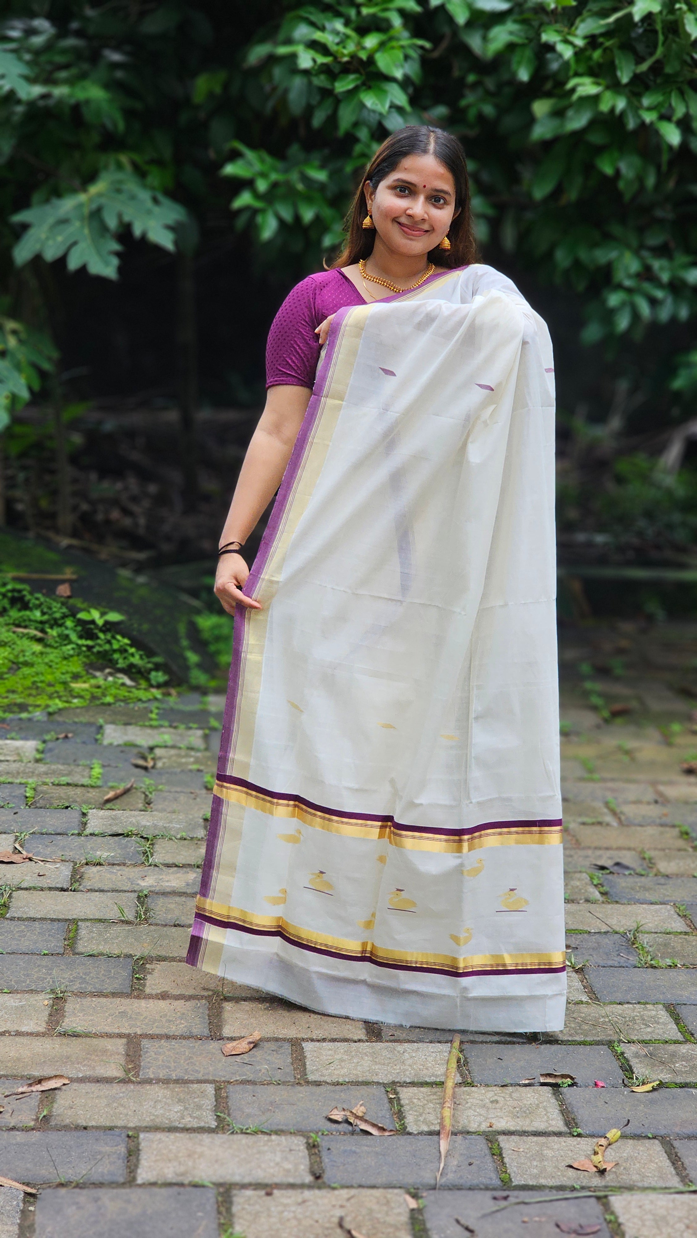 Balaramapuram Pure handloom set saree with swan motif - KM325