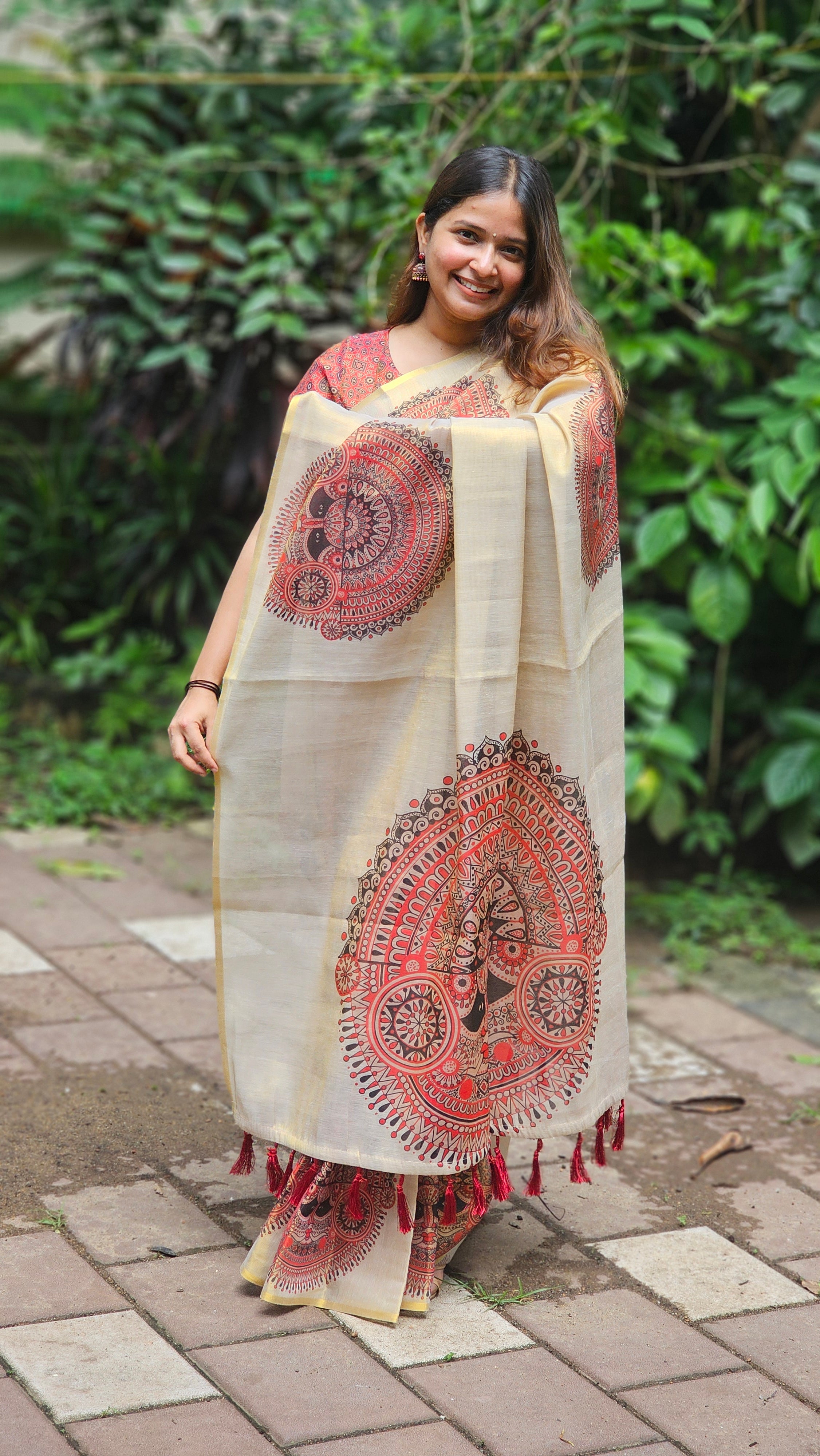 Rich mural print tissue saree with tassels - KM324