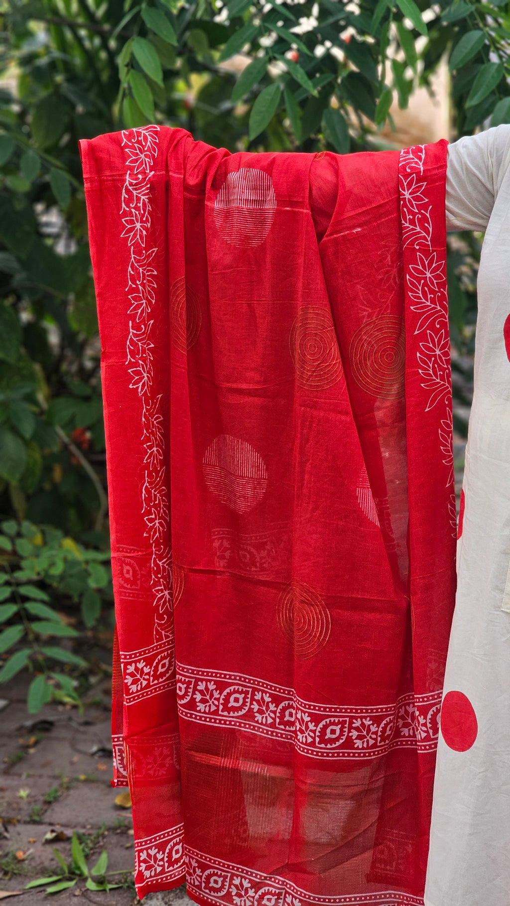Off-White Polka Dot Kurta Set with Red Dupatta-KM126