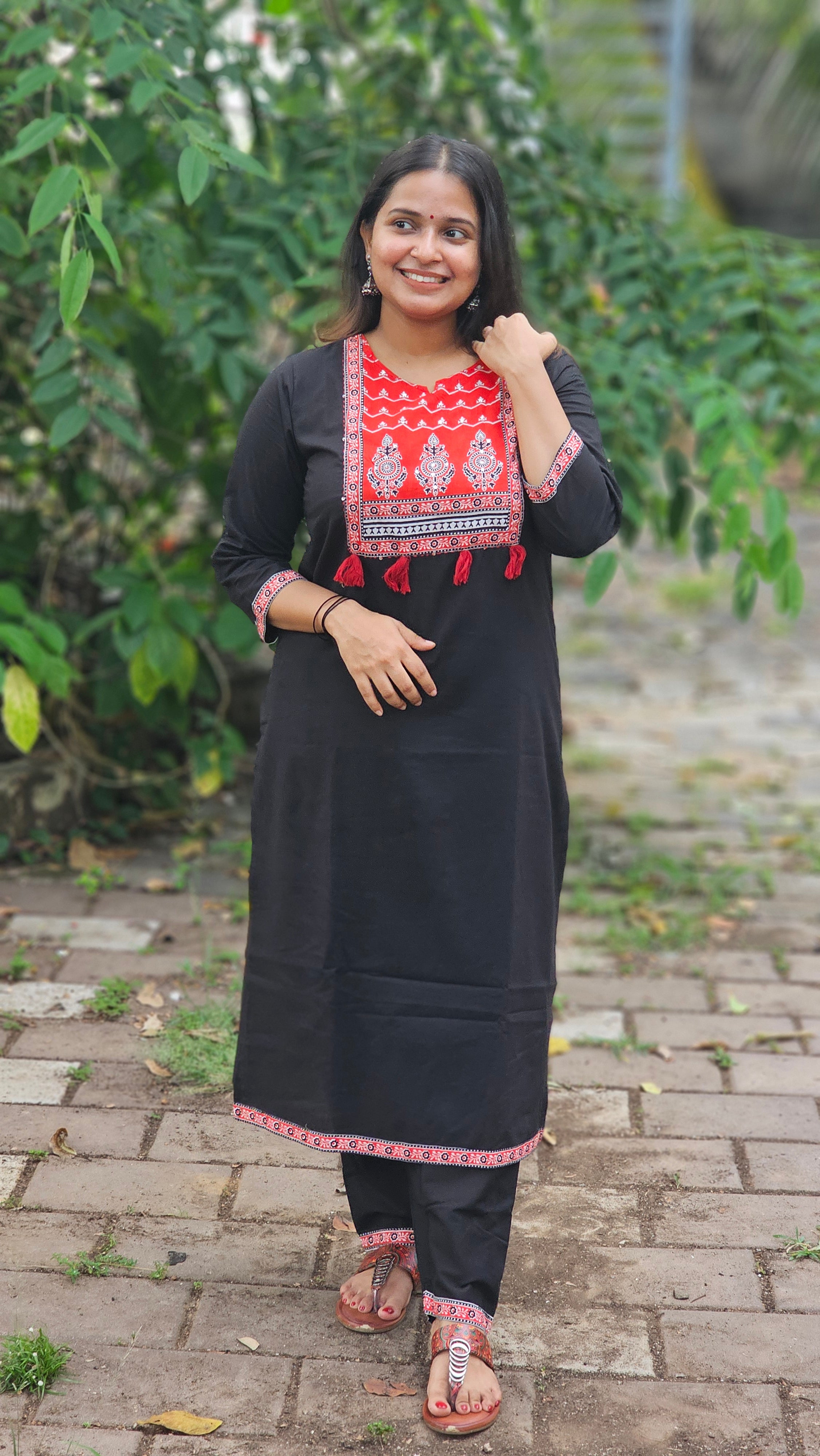 Black kurta set with red dupatta - KM137