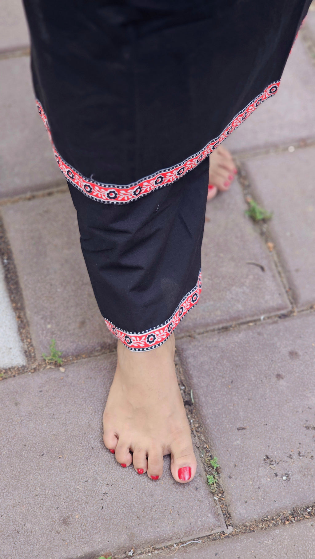 Black kurta set with red dupatta - KM137