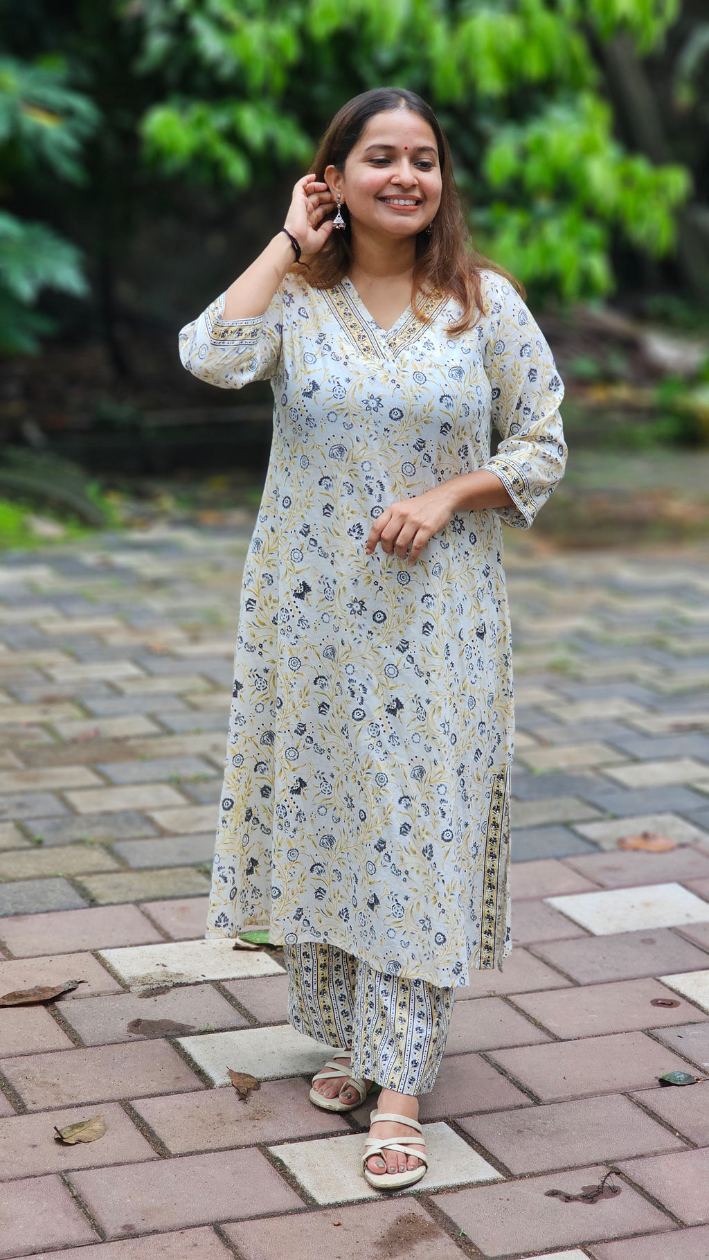 Off-White & Yellow Floral Printed Kurta Set - KM147