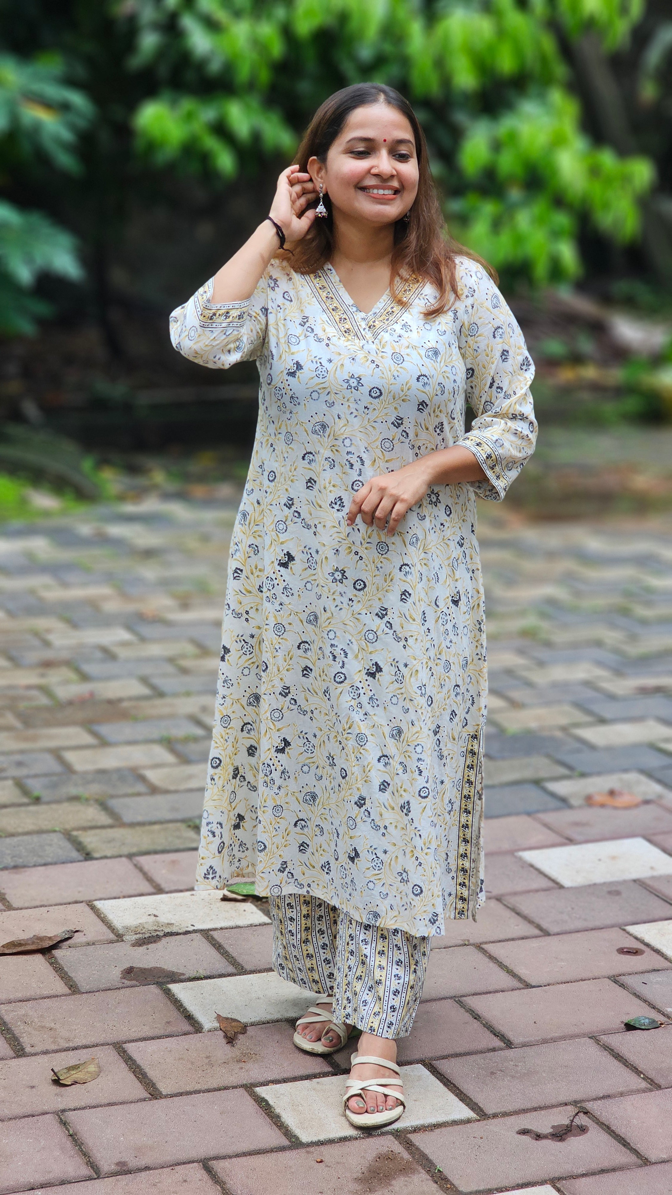 Off-White & Yellow Floral Printed Kurta Set - KM147