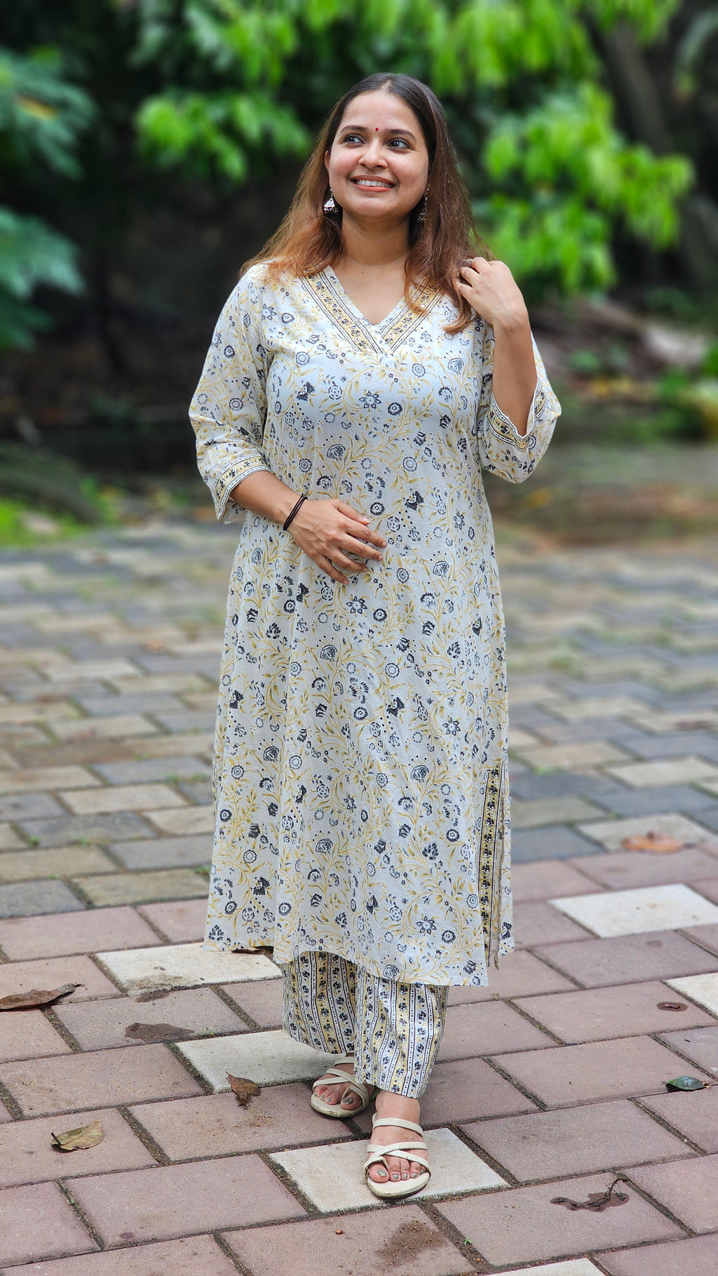Off-White & Yellow Floral Printed Kurta Set - KM147