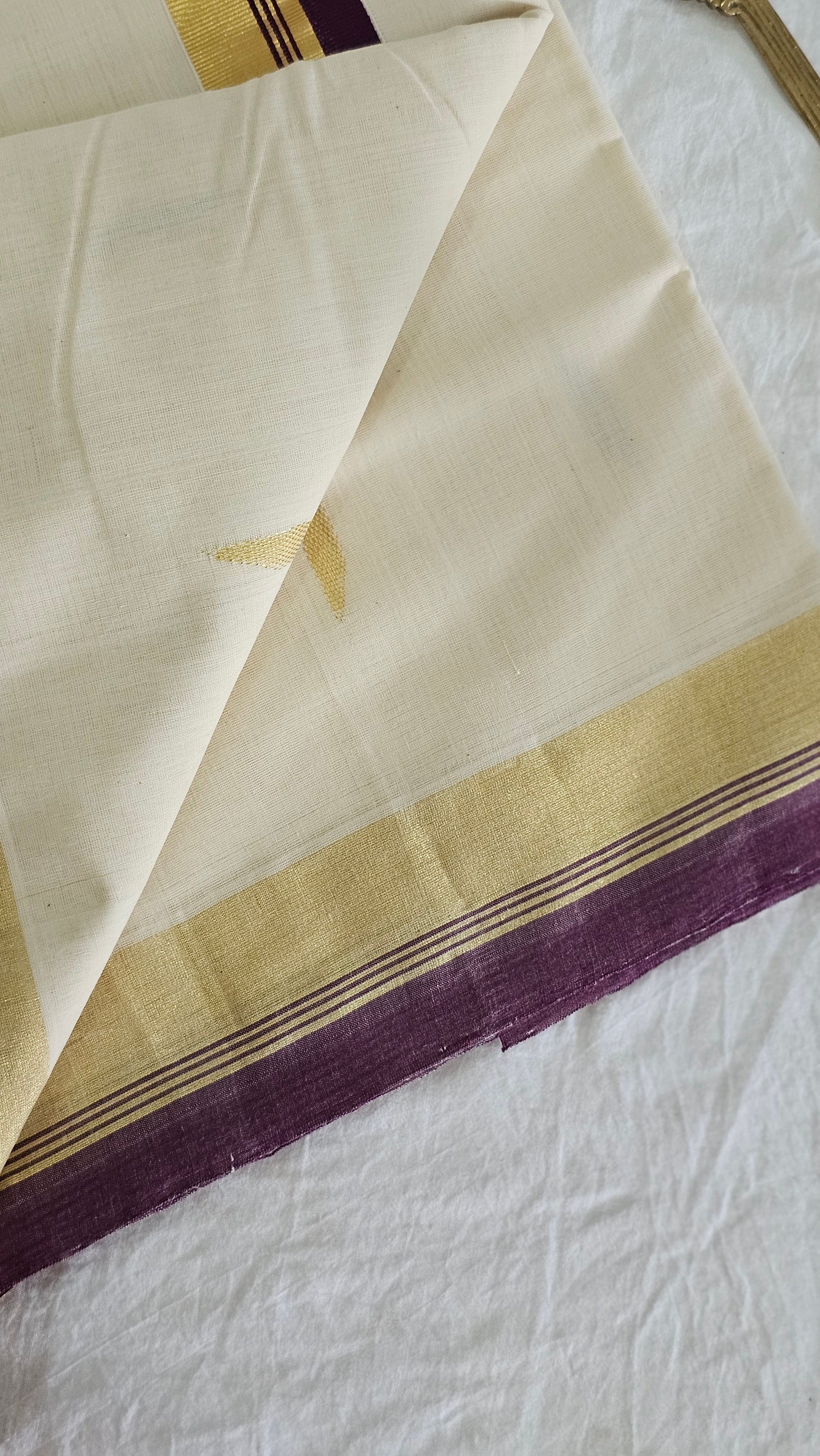 Balaramapuram Pure handloom set saree with swan motif - KM325