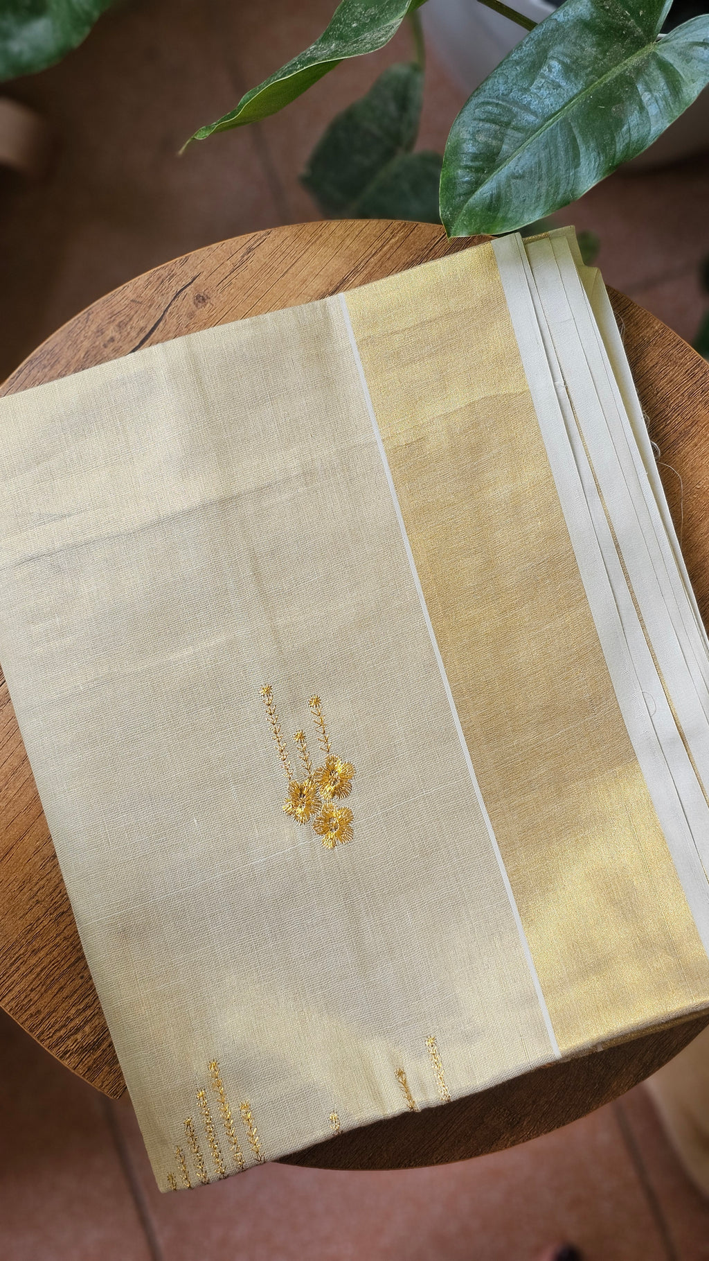 Maroon embroidered kerala kasavu saree - KM328