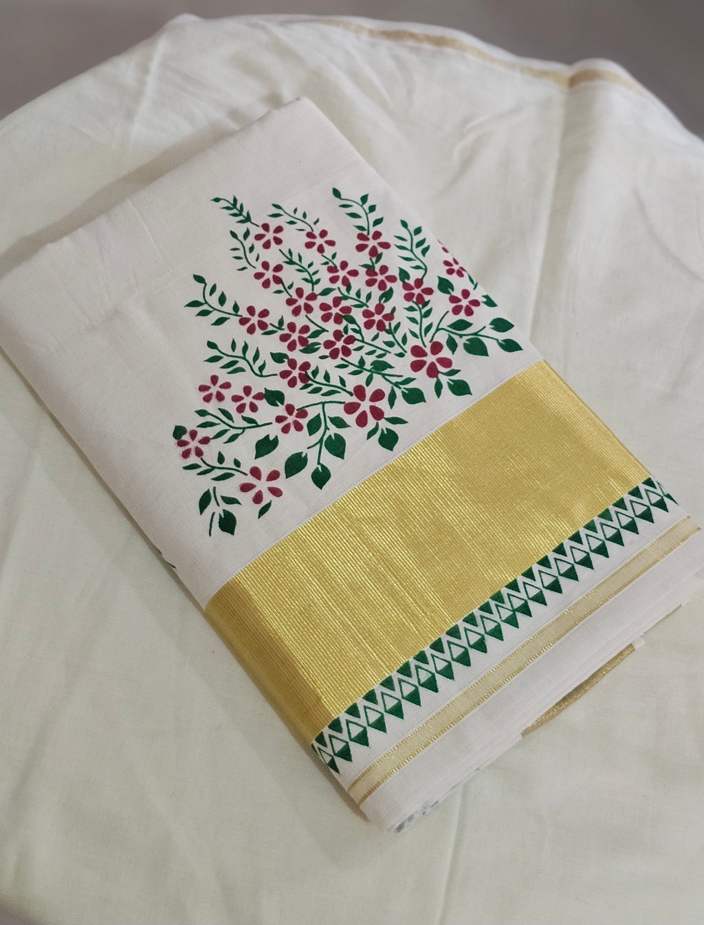 Rich kasavu saree with floral prints - KM 423