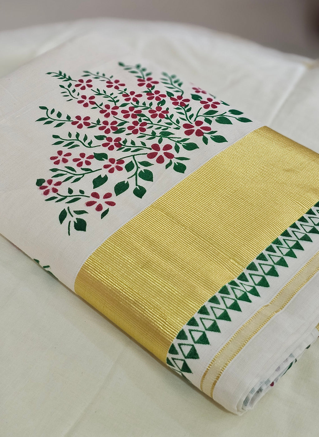Rich kasavu saree with floral prints - KM 423