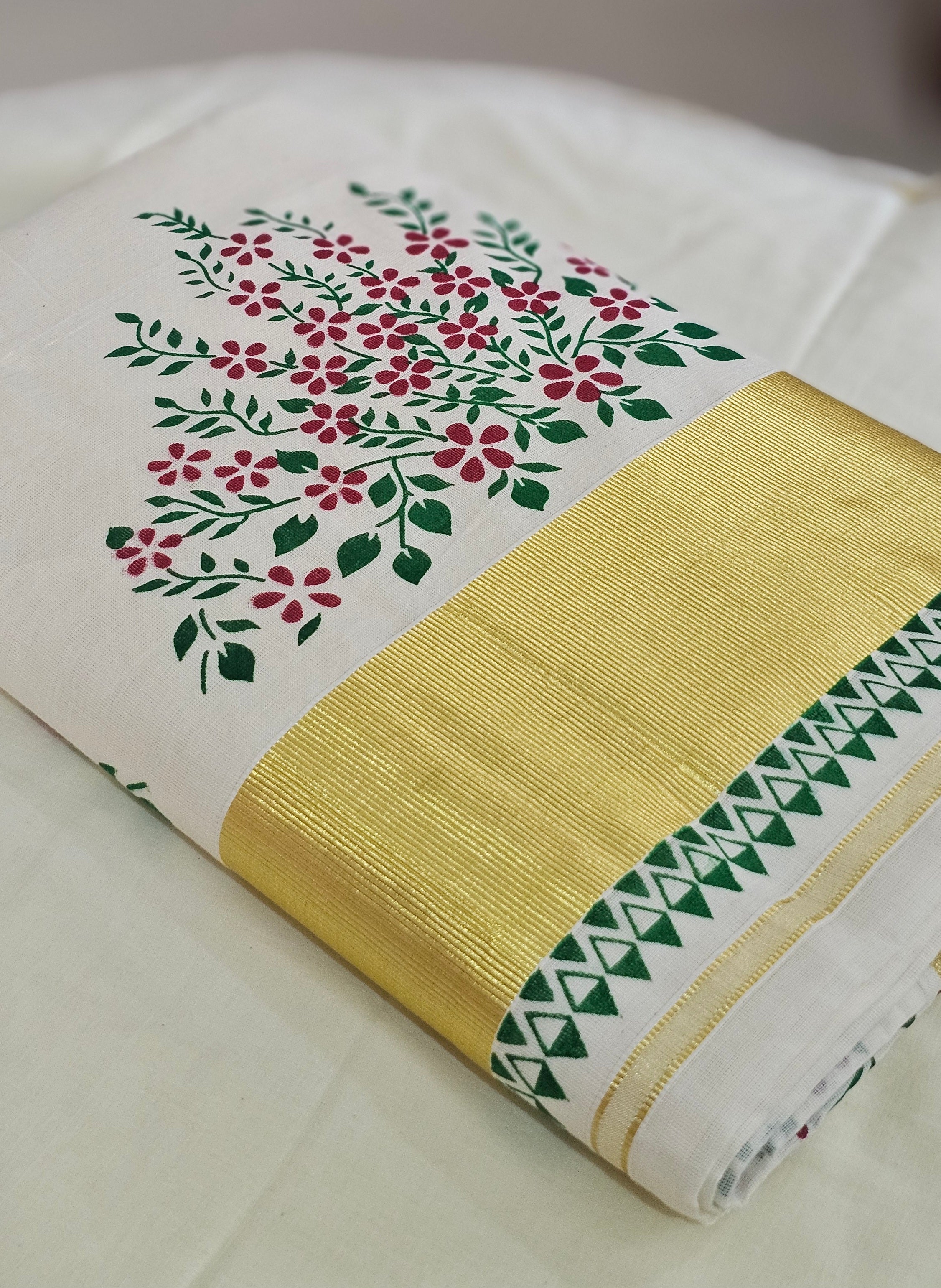 Rich kasavu saree with floral prints - KM 423