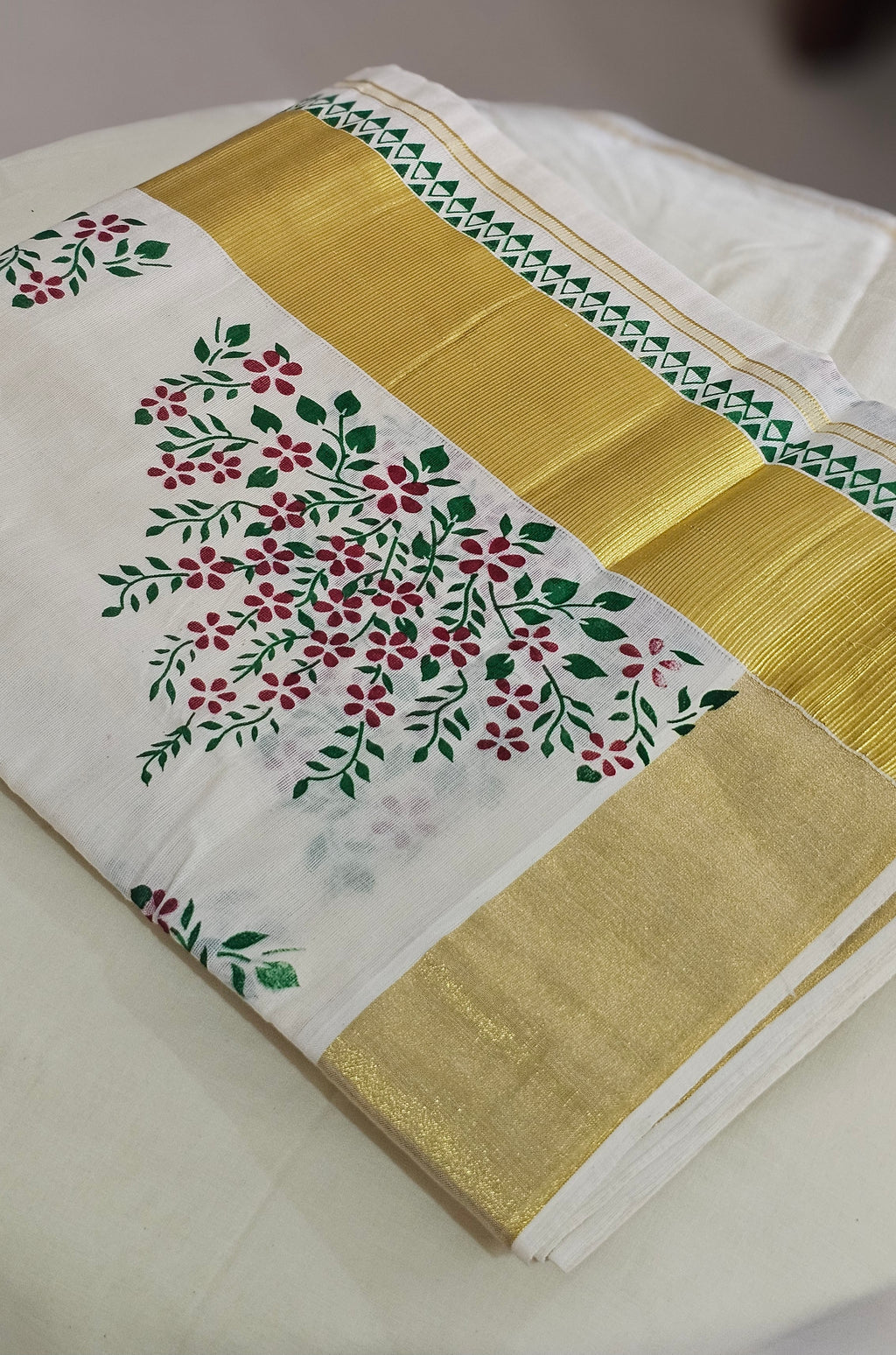 Rich kasavu saree with floral prints - KM 423