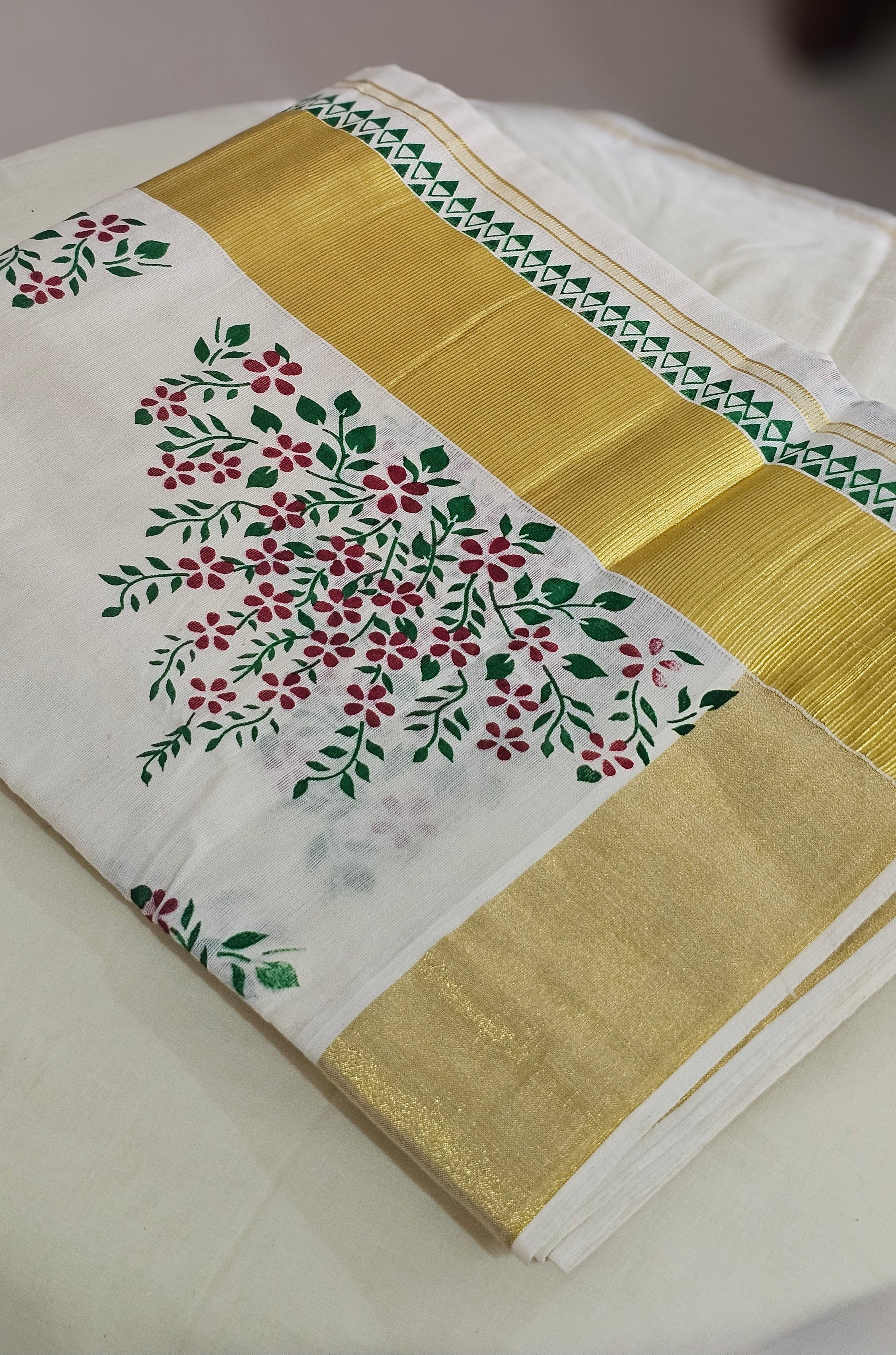 Rich kasavu saree with floral prints - KM 423